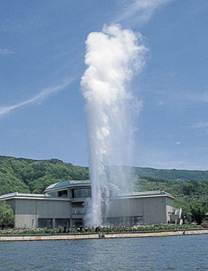 諏訪湖間欠泉センター